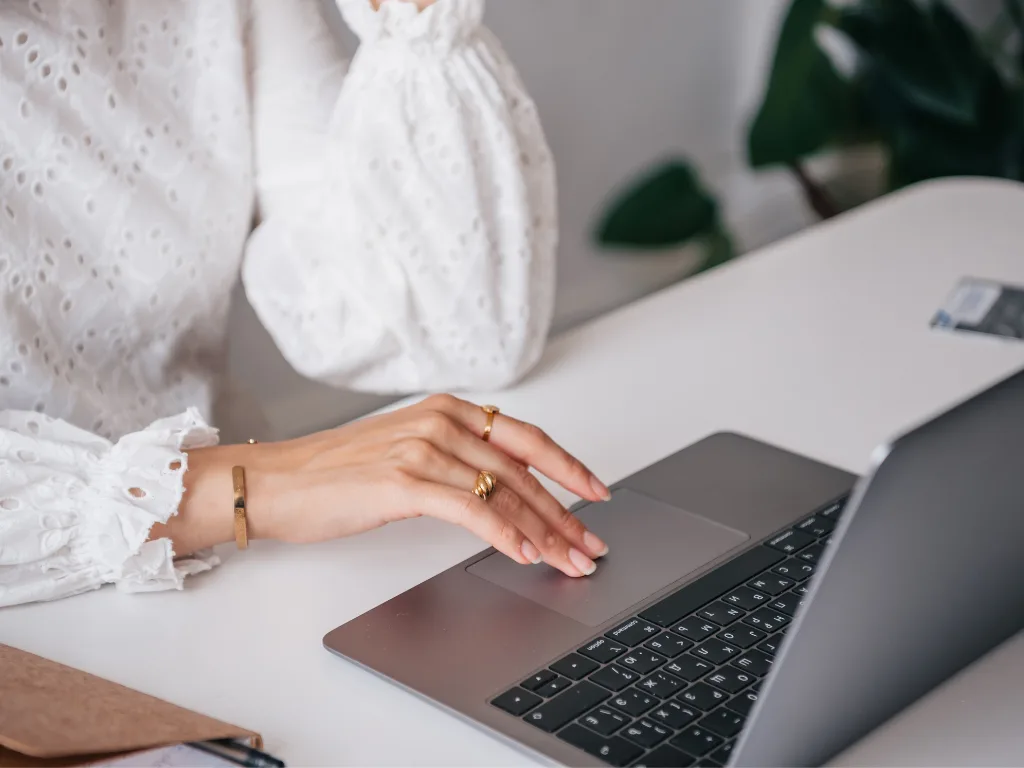 Afbeelding laptop Afbeelding typen achter laptop